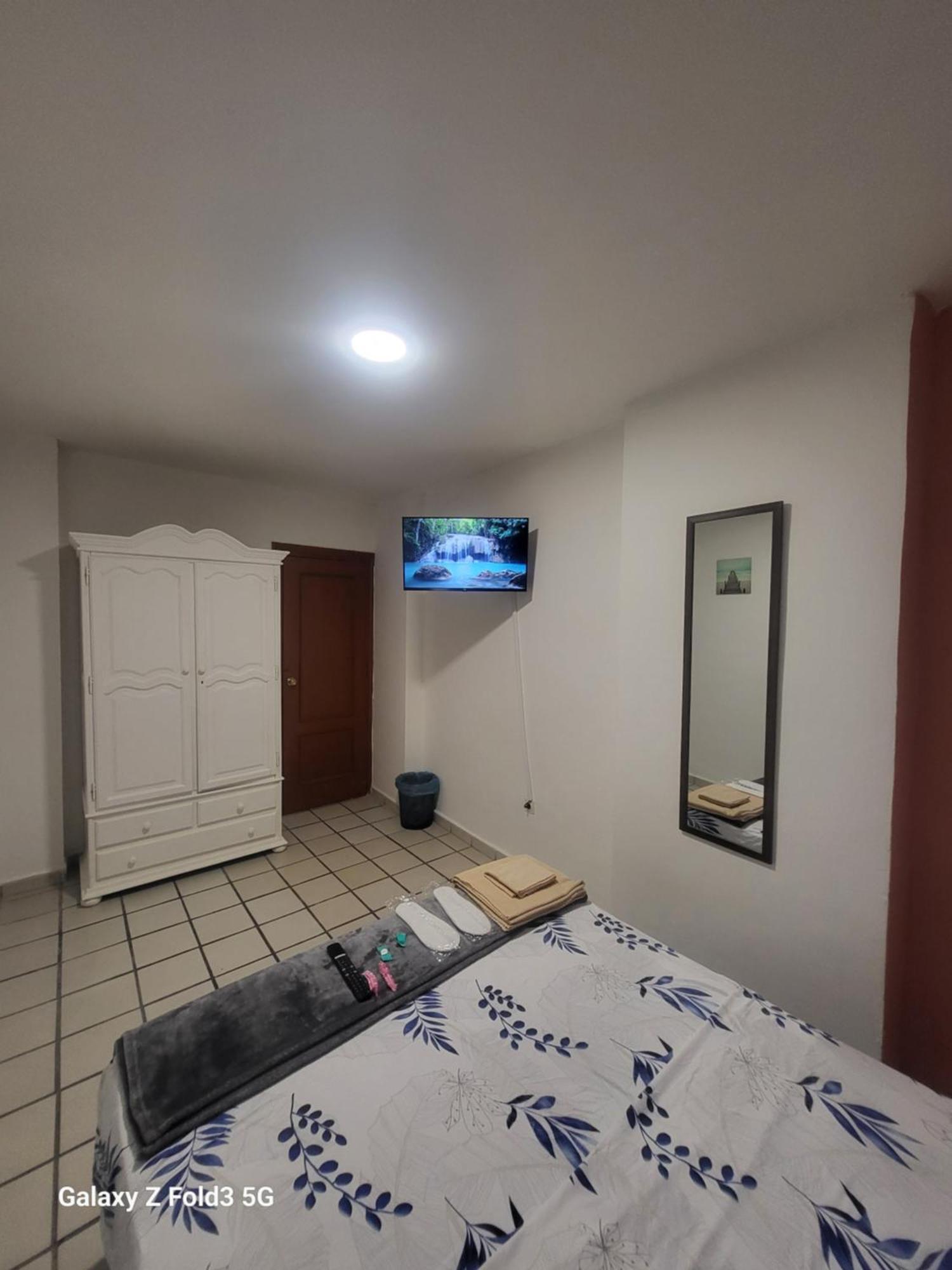 Habitacion Muy Centrica. Granada Bagian luar foto